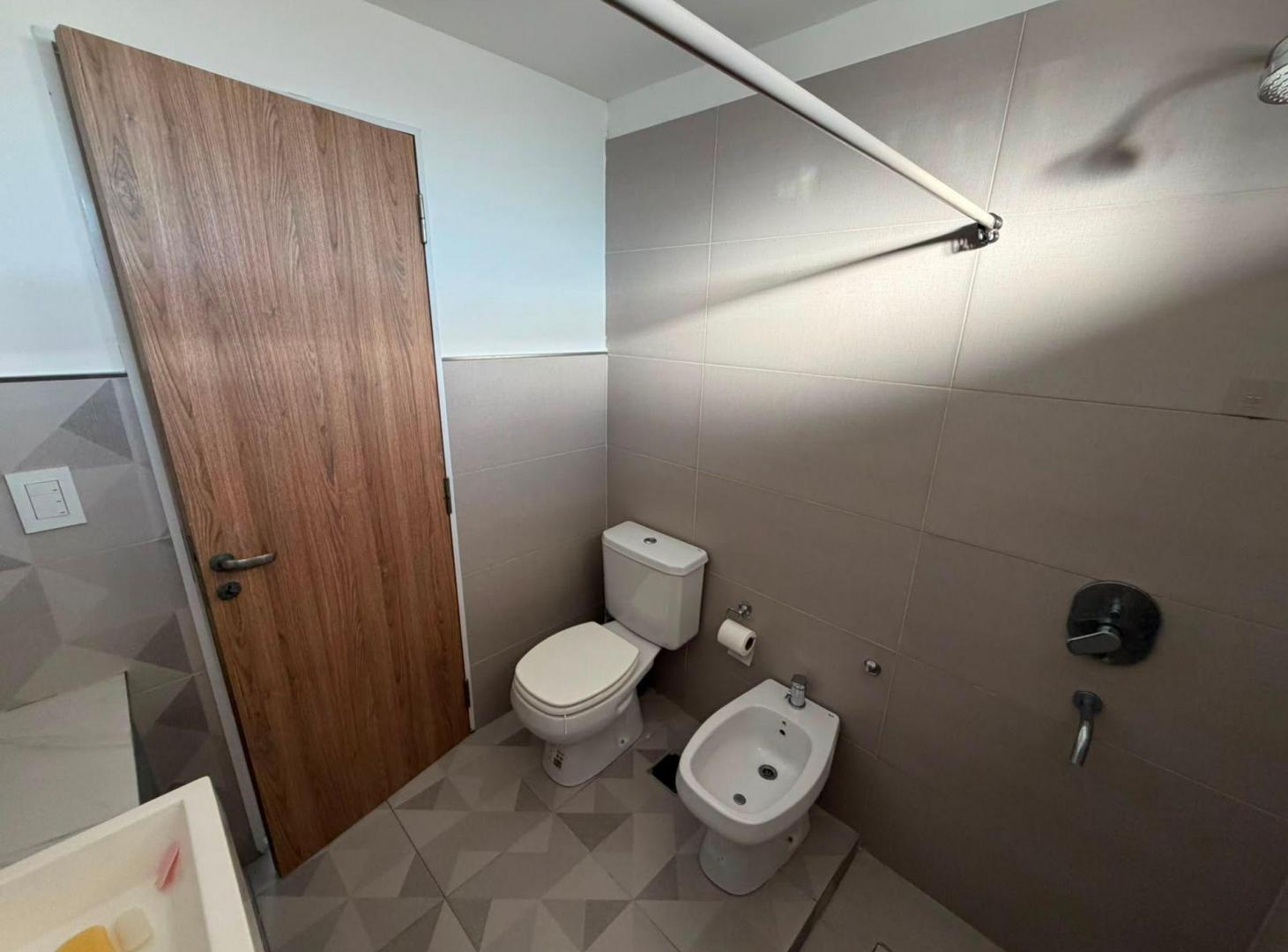 Foto de VENTA/ DEPTO/ 1 DORMITORIO/ COCHERA/ APTO CRÉDITO., imagen 3
