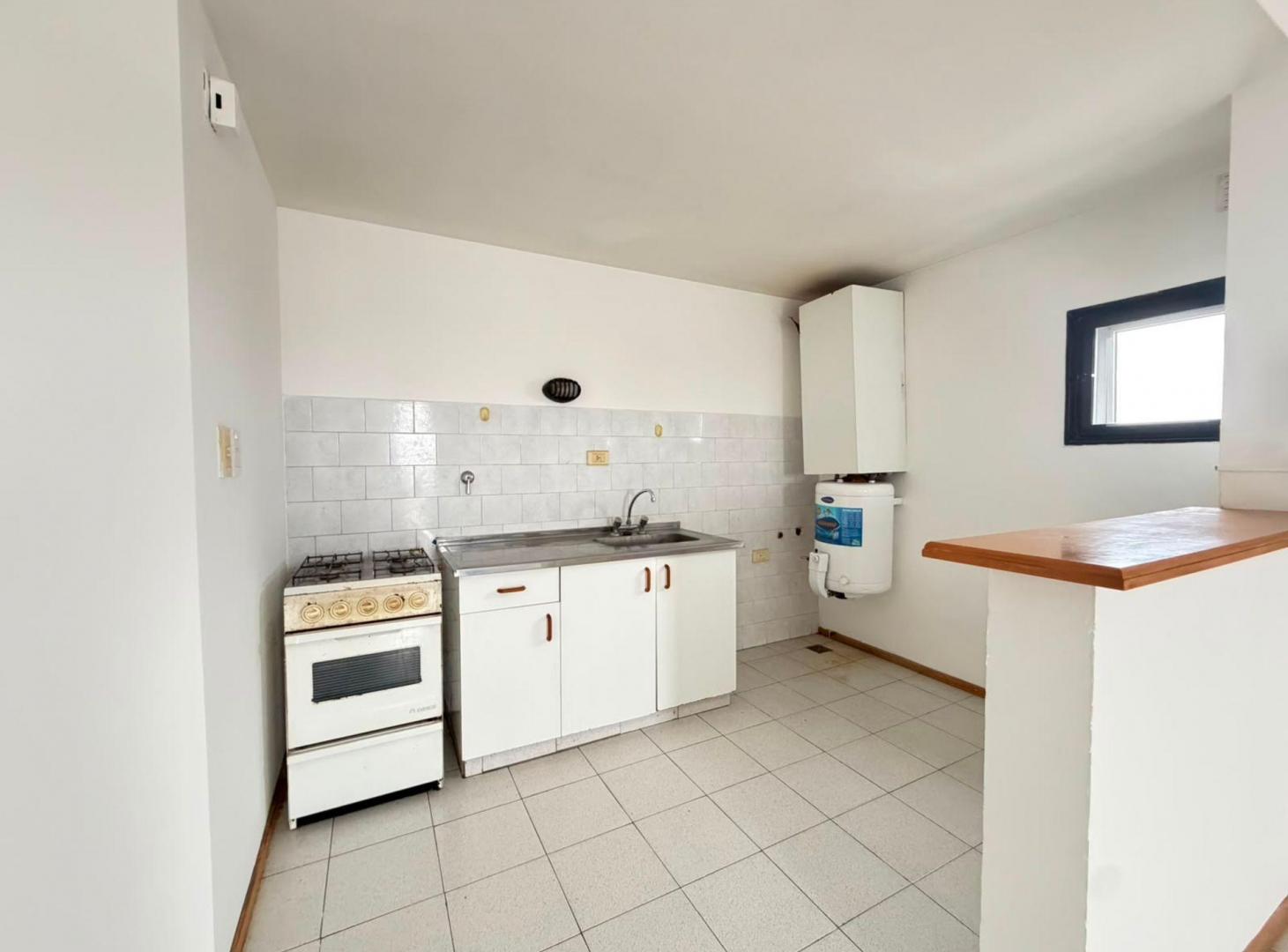 Foto de REMAX/ALQUILA/DEPTO/EDIFICIO/1 DORMI/CENTRO, imagen 1