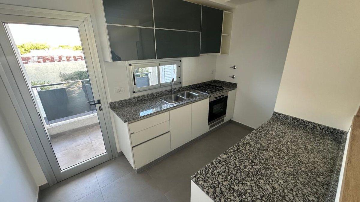 Foto de ALQUILER / SEMIPISO / CON COCHERA / CENTRICO, imagen 4