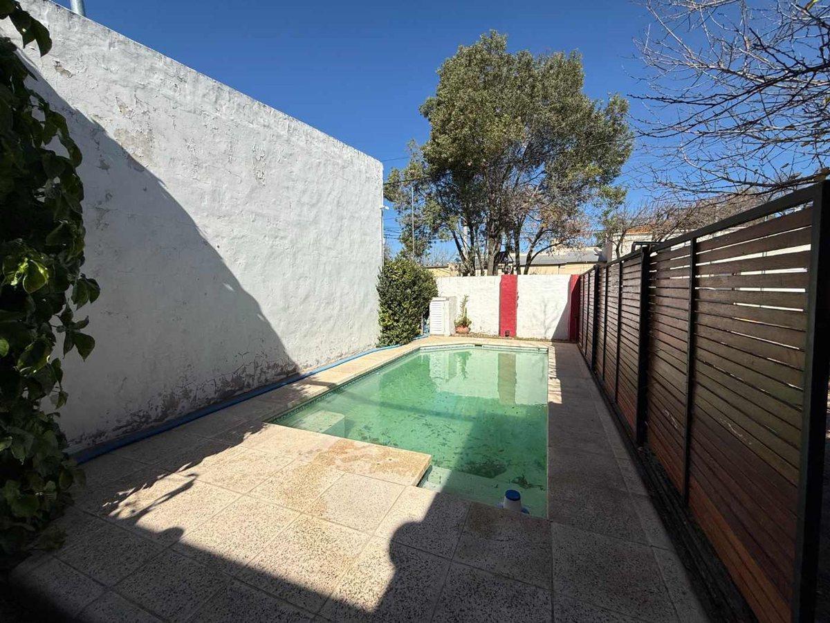 Foto de VENTA GALPÓN / QUINCHO / PILETA / AV BRASIL, imagen 3
