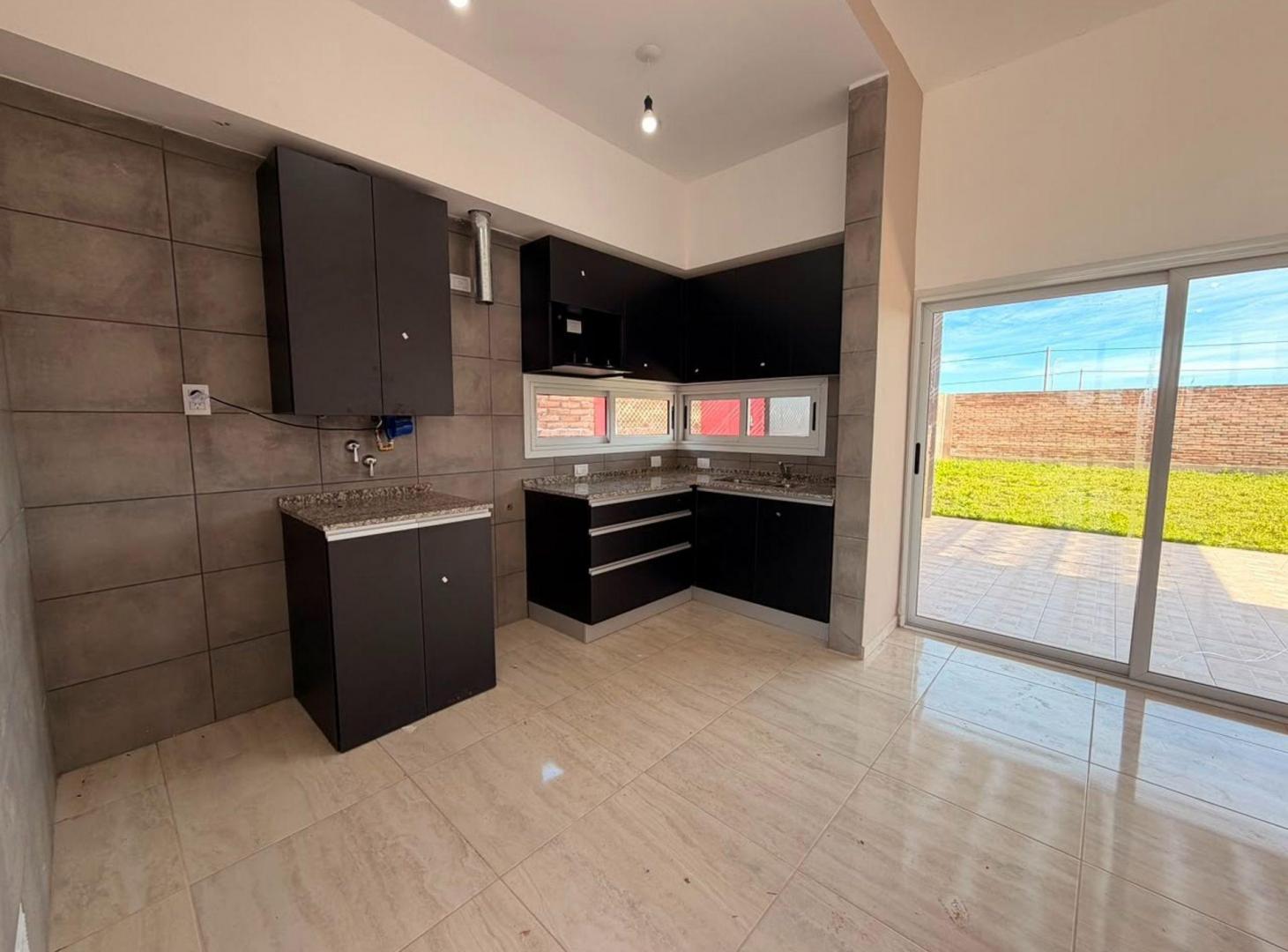 Foto de REMAX ALQUILA /CASA /A ESTRENAR /2 DORMITORIOS, imagen 1