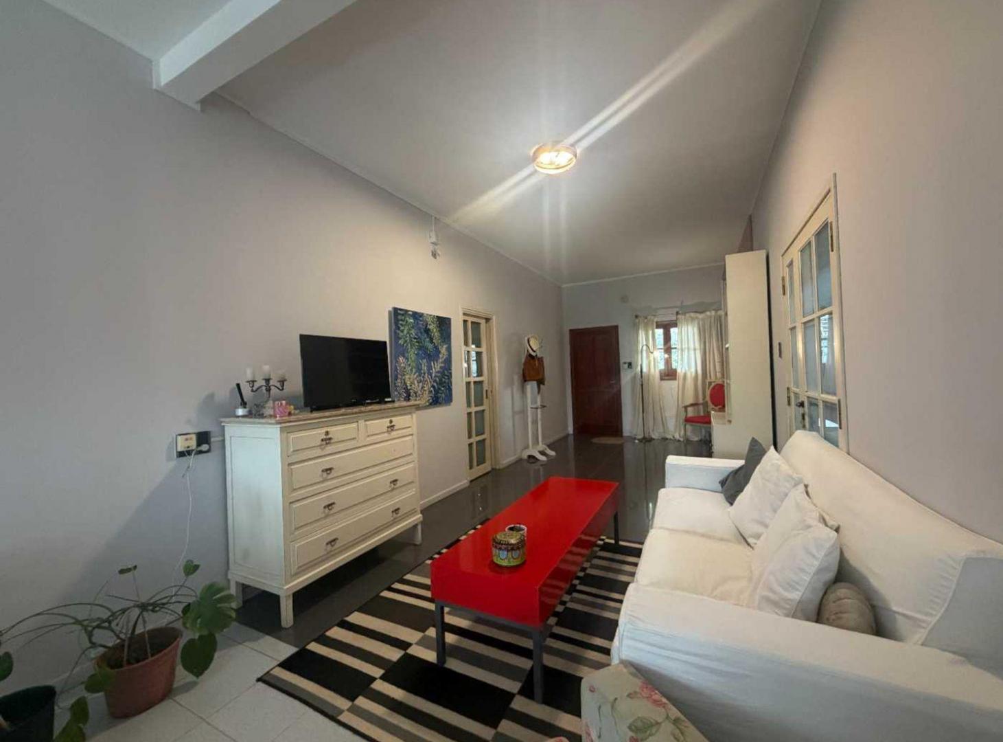Foto de VENTA/VIVIENDA/2DORM/PATIO VERDE/PILETA/BO.ALBERDI, imagen 3