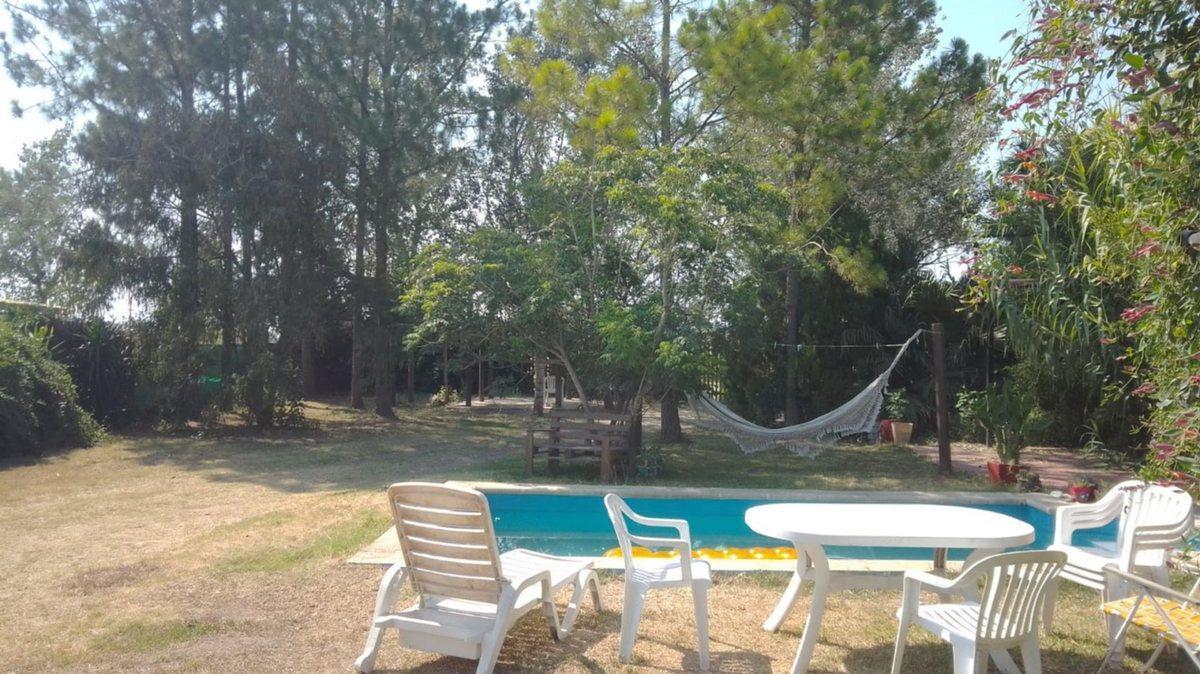 Foto de VENTA/CASA 2 DORMITORIOS/ PILETA Y MUCHO PARQUE, imagen 2