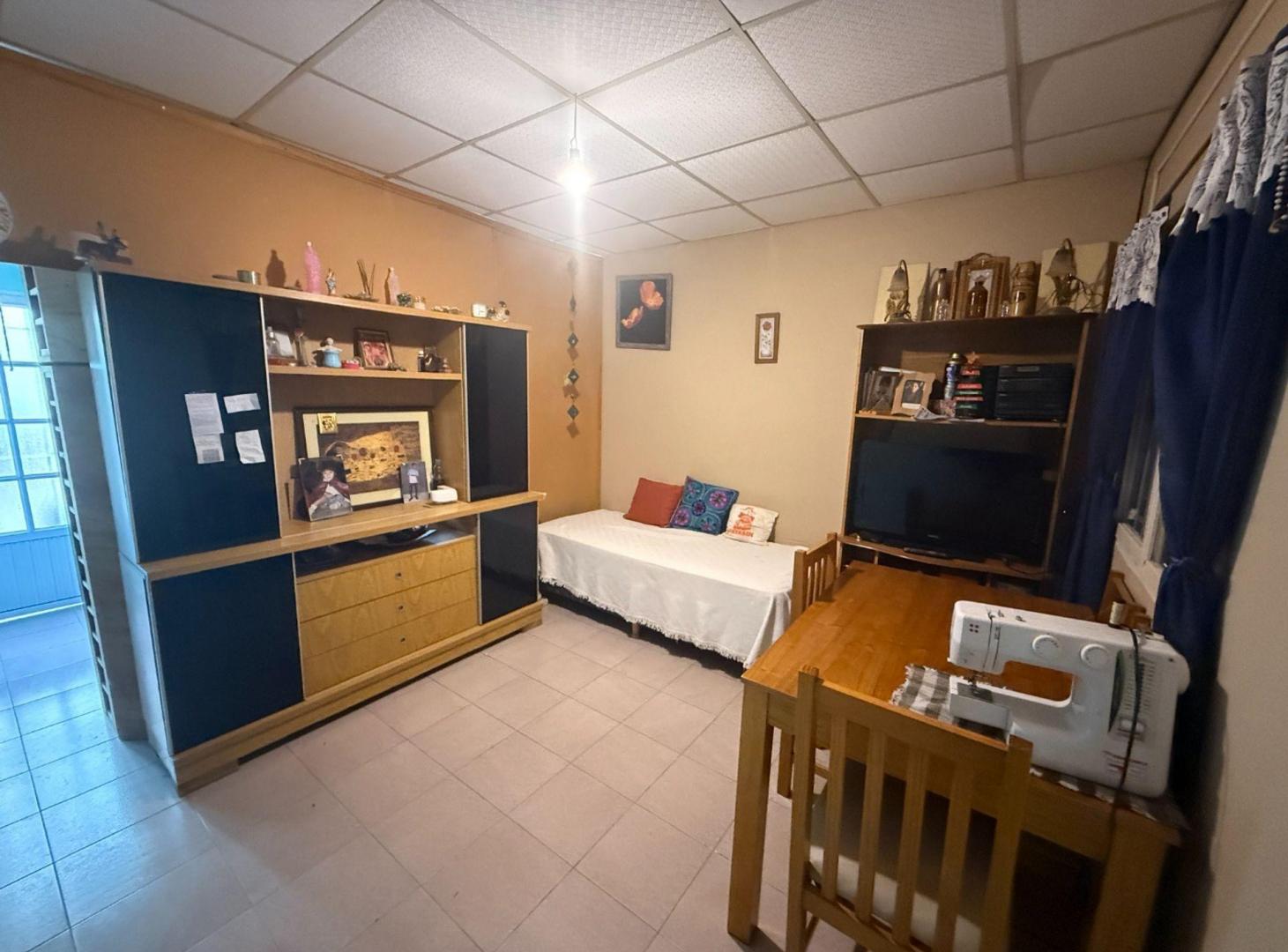 Foto de VENTA/ CASA/ 1 DORMITORIO/ PATIO, imagen 2
