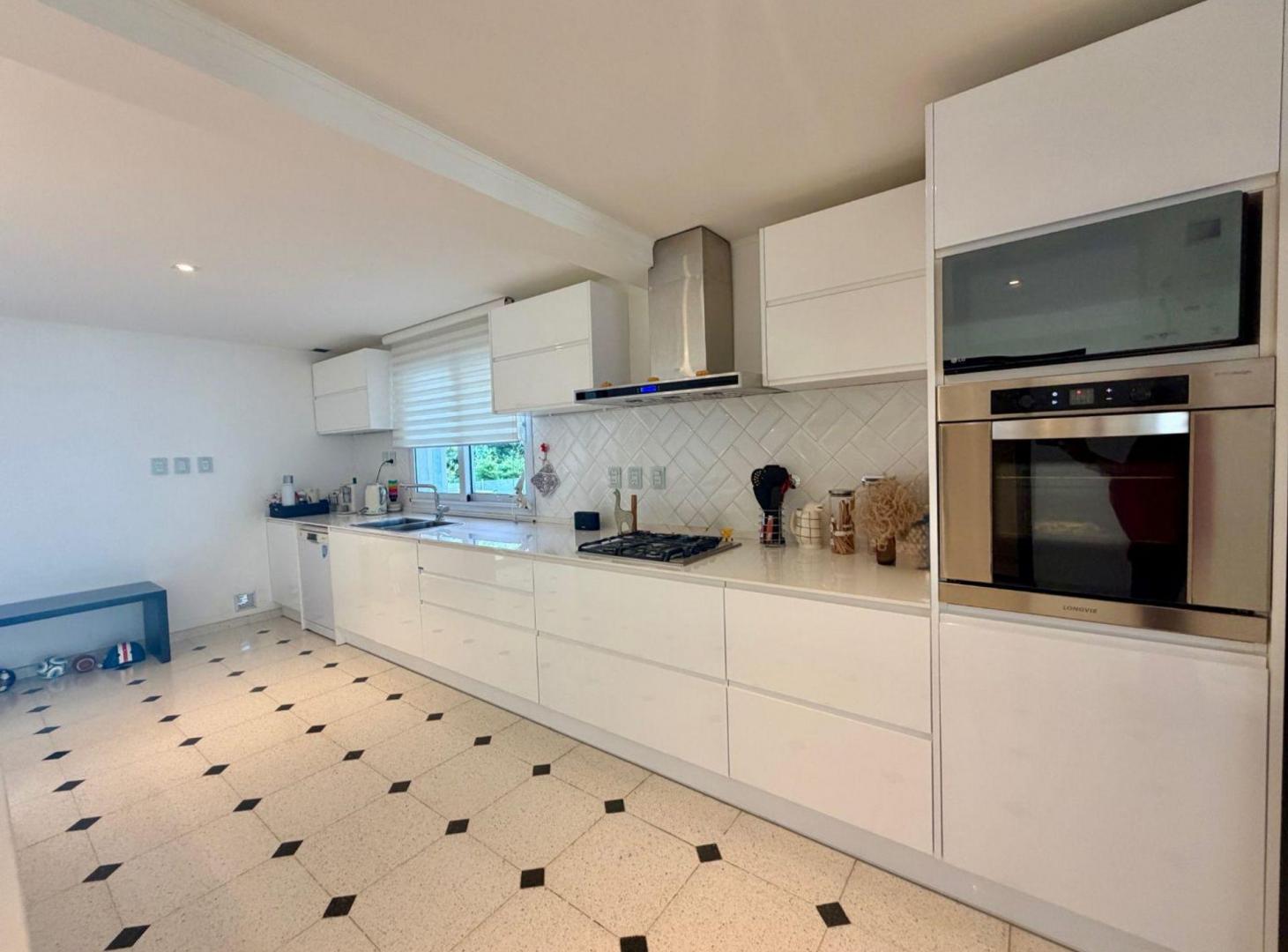 Foto de VENTA/ VIVIENDA CALIDAD PREMIUM/ QUINCHO/ PILETA, imagen 5