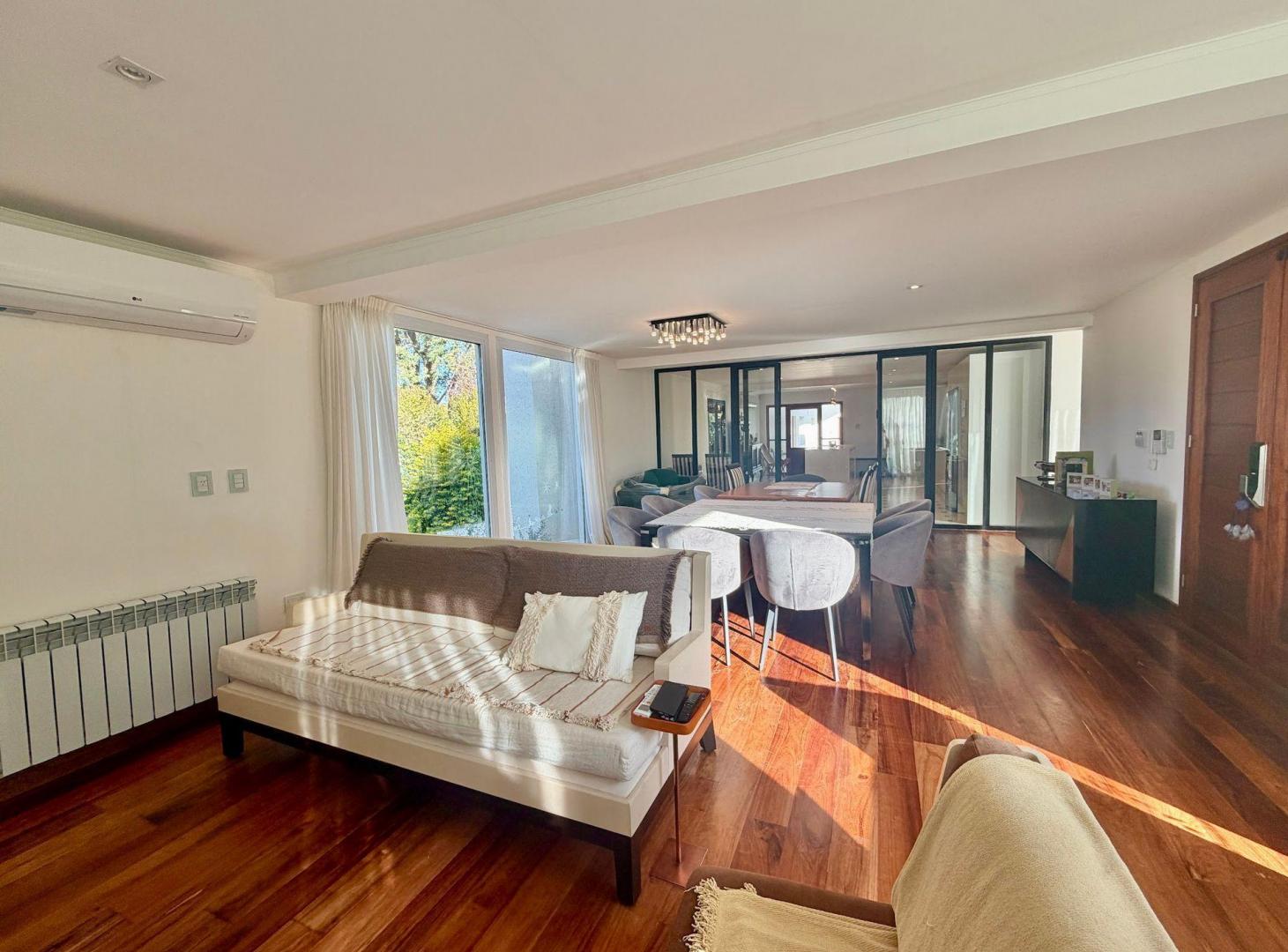 Foto de VENTA/ VIVIENDA CALIDAD PREMIUM/ QUINCHO/ PILETA, imagen 3