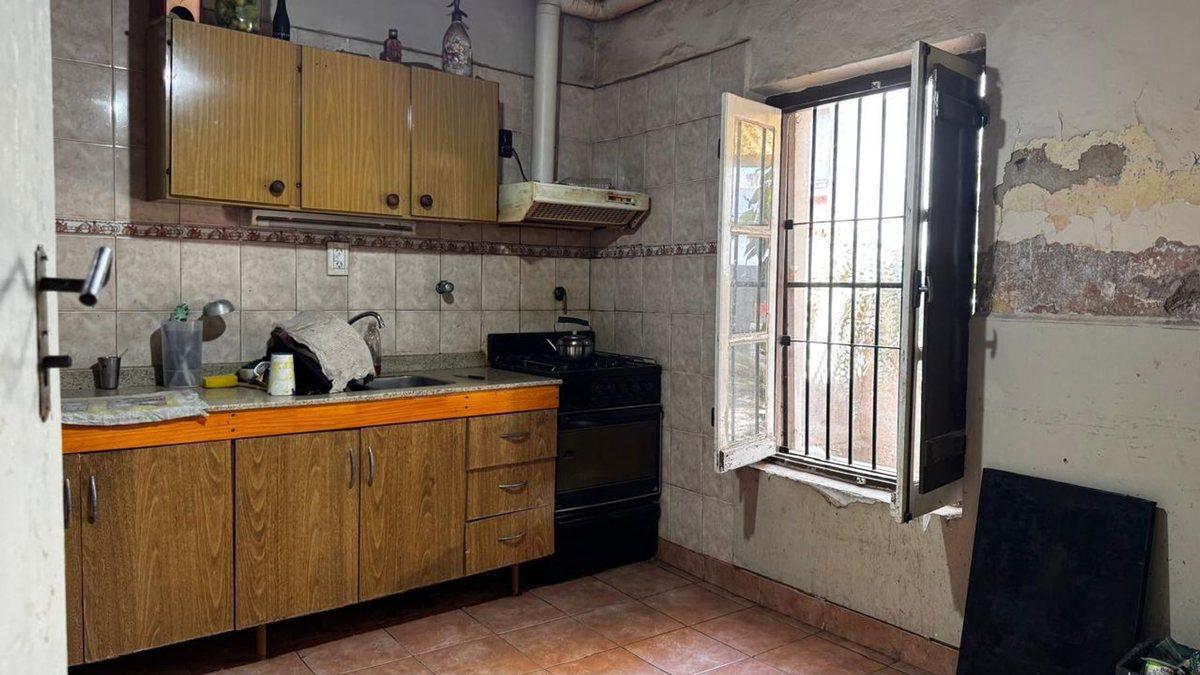 Foto de VIVIENDA 2 DORMITORIOS/PATIO/GARAGE A RECICLAR, imagen 2