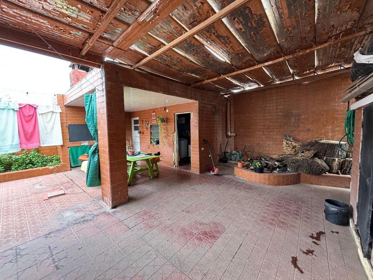 Foto de VENTA / CASA 2 DORMITORIOS / COCHERA / ANGELICA, imagen 3