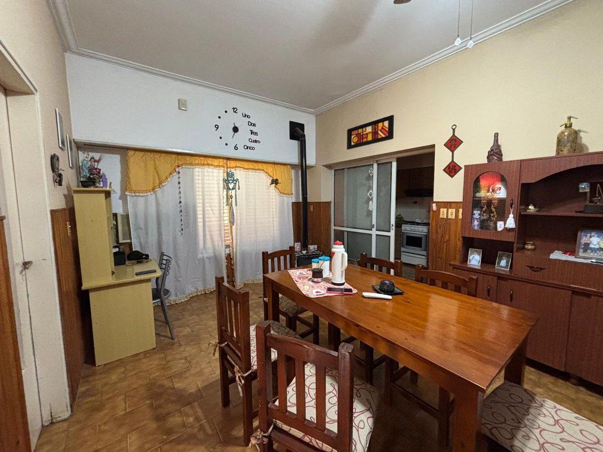 Foto de VENTA / CASA 2 DORMITORIOS / COCHERA / ANGELICA, imagen 1