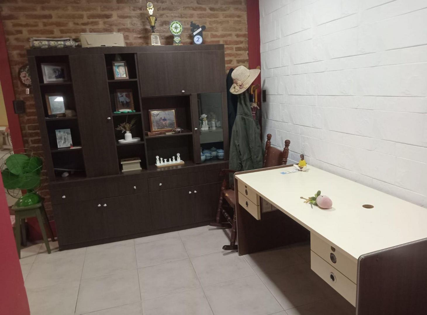 Foto de REMAX/ VENDE /CASA DE 2 DORMITORIOS/DOS COCHERAS, imagen 5