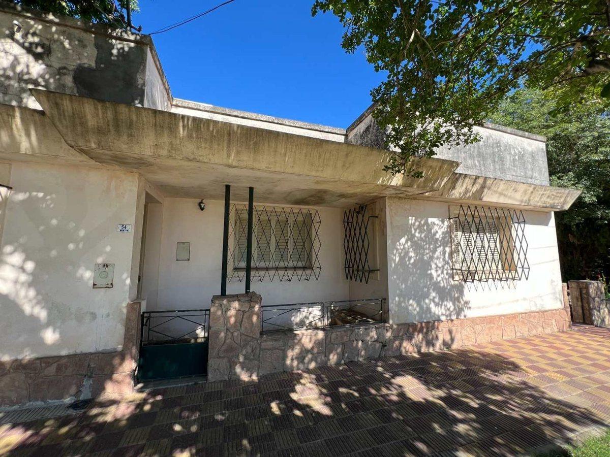Foto de VENTA/ CASA / 2DORMITORIOS / PILETA / LEHMANN, imagen 1