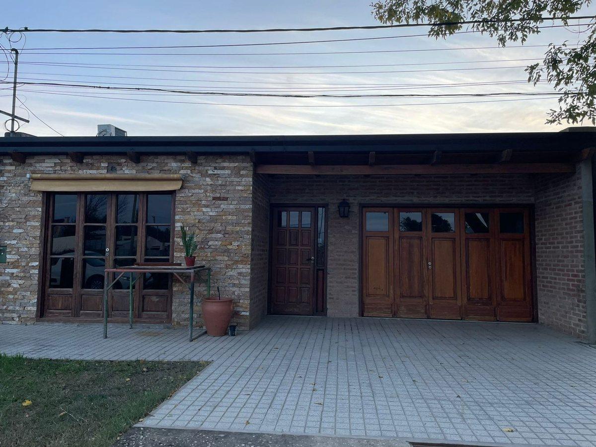 Foto de VENTA/AMPLIA CASA/3 DORMITORIOS/LEHMANN, imagen 1