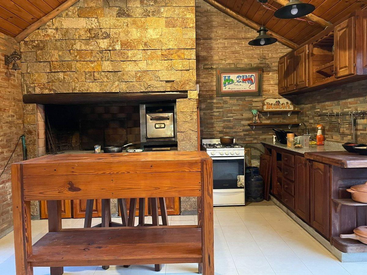 Foto de VENTA/AMPLIA CASA/3 DORMITORIOS/LEHMANN, imagen 5