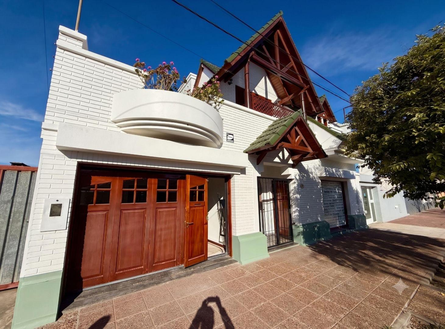 VENDE/CASA 3 DORMITORIOS/CENTRO/SERVICIOS/RAFAELA