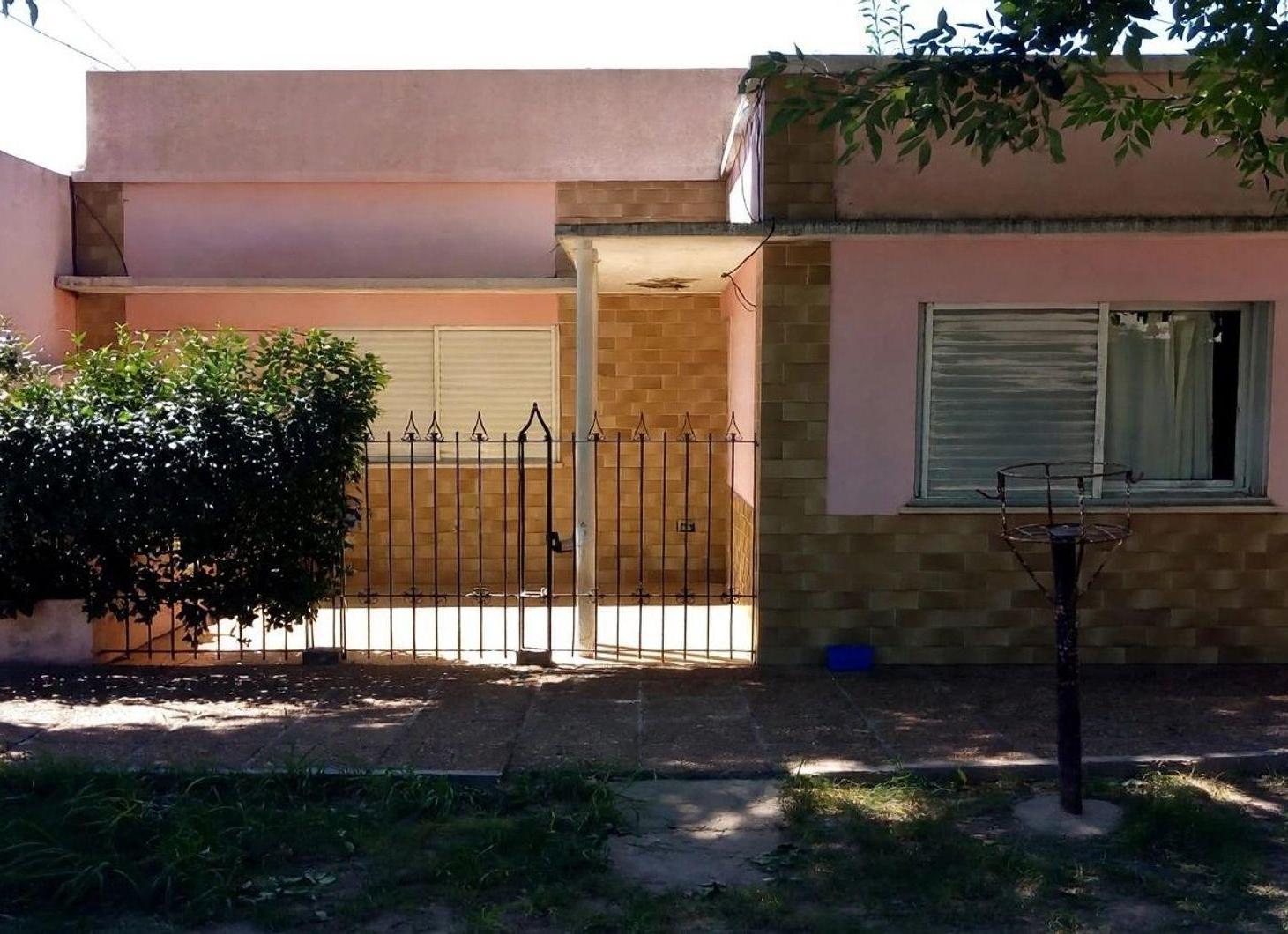 Foto de VENTA /CASA APTA CREDITO BARRIO 9 DE JULIO, imagen 2