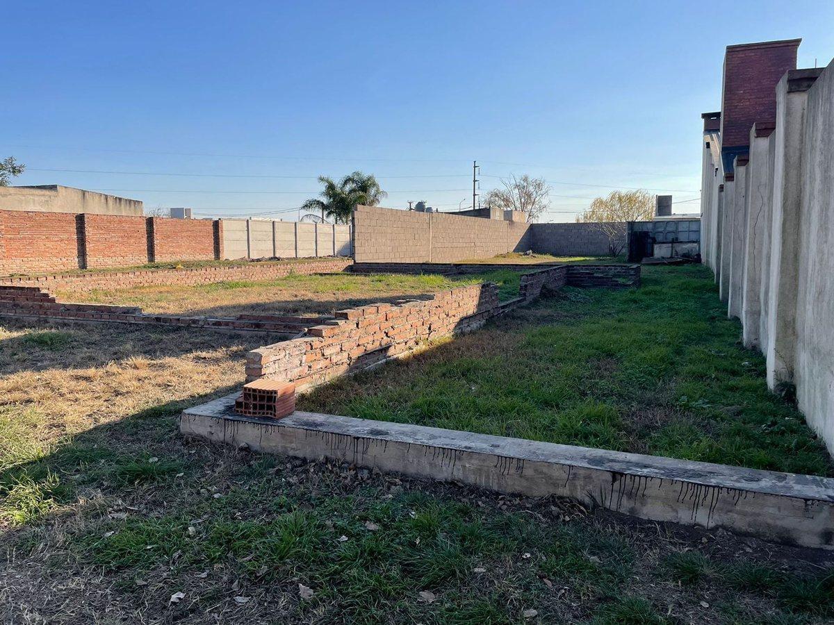 Foto de VENTA / LOTE / CONSTRUCCION A TERMINAR / RAFAELA, imagen 2