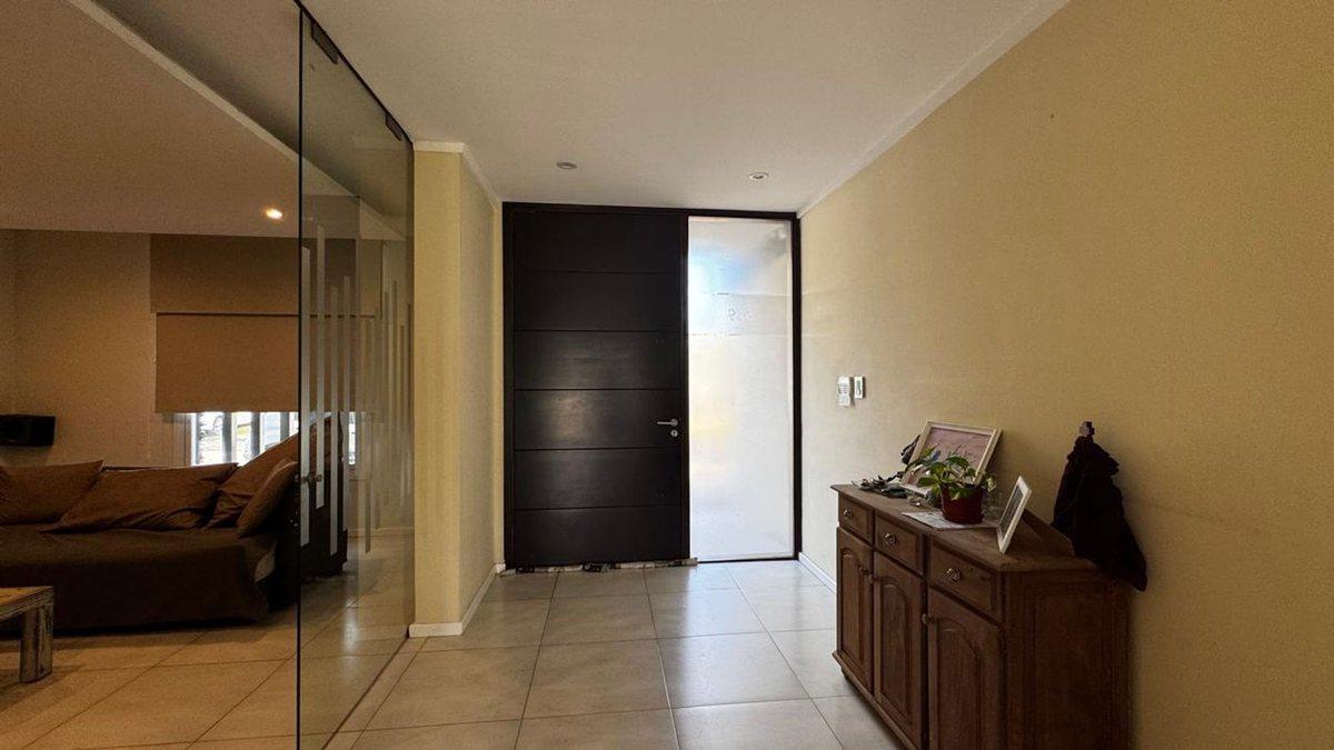 Foto de VENTA / CASA / PILETA / 4 DORMITORIOS/ SERVICIOS, imagen 1