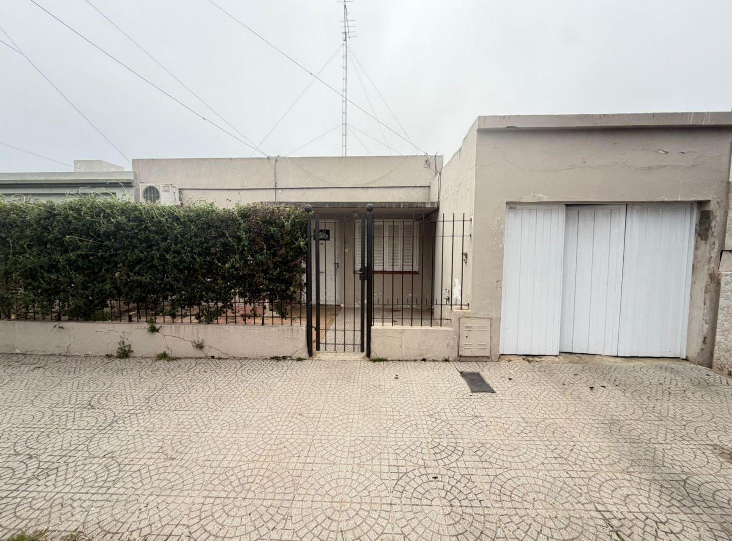 Foto de REMAX/VENDE/CASA/2DORMITORIOS/ZONA SUR, imagen 2