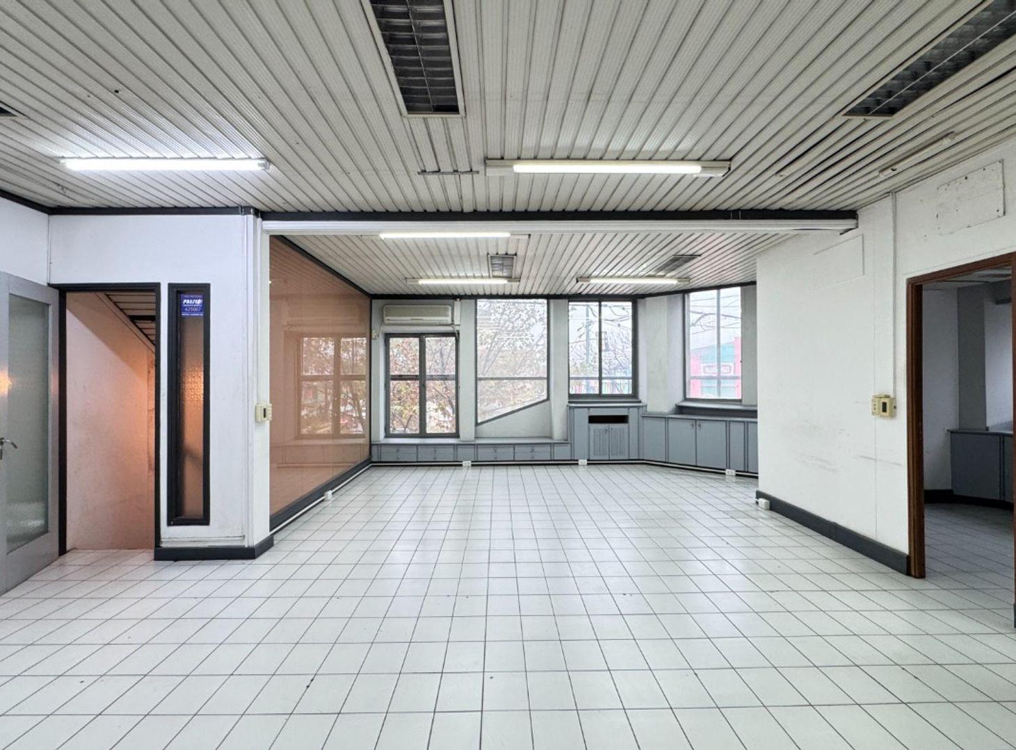 Foto de VENTA/ SALON COMERCIAL / OFICINAS, imagen 2