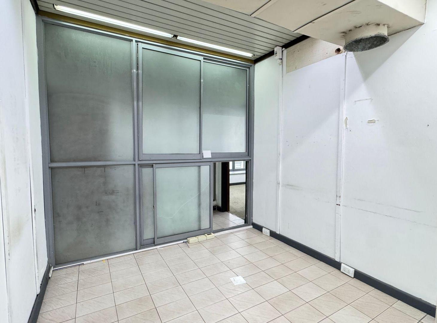 Foto de VENTA/ SALON COMERCIAL / OFICINAS, imagen 4