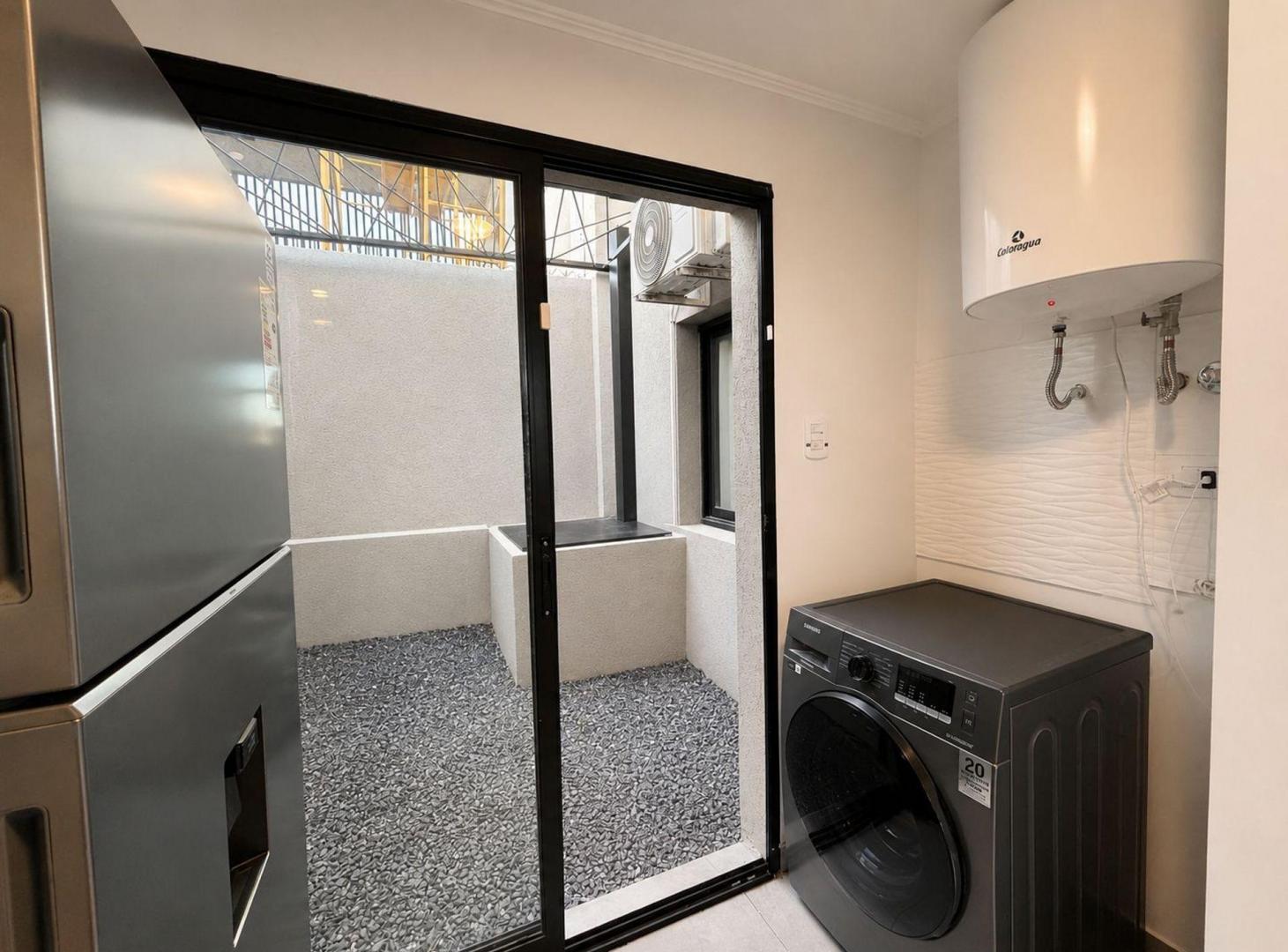 Foto de VENTA/ DEPARTAMENTO / 1 DORMITORIO /PATIO /COCHERA, imagen 4