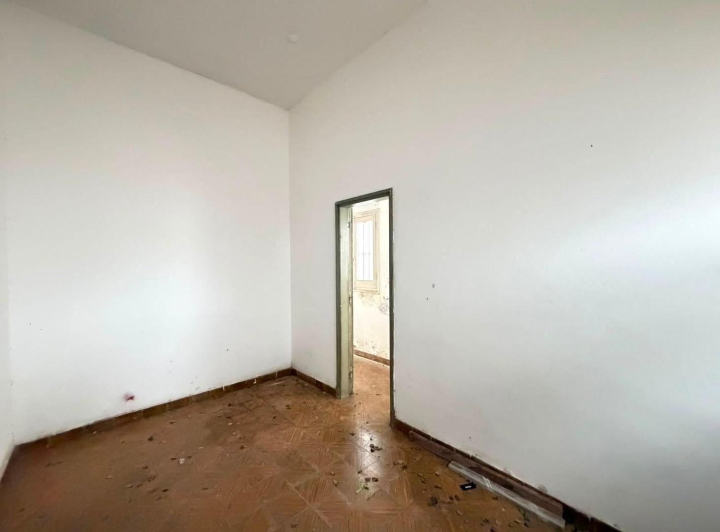 Foto de REMAX/ VENDE/ CASA CENTRICA/A RECICLAR, imagen 1