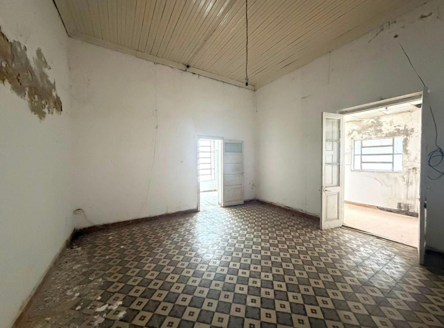 Foto de REMAX/ VENDE/ CASA CENTRICA/A RECICLAR, imagen 2