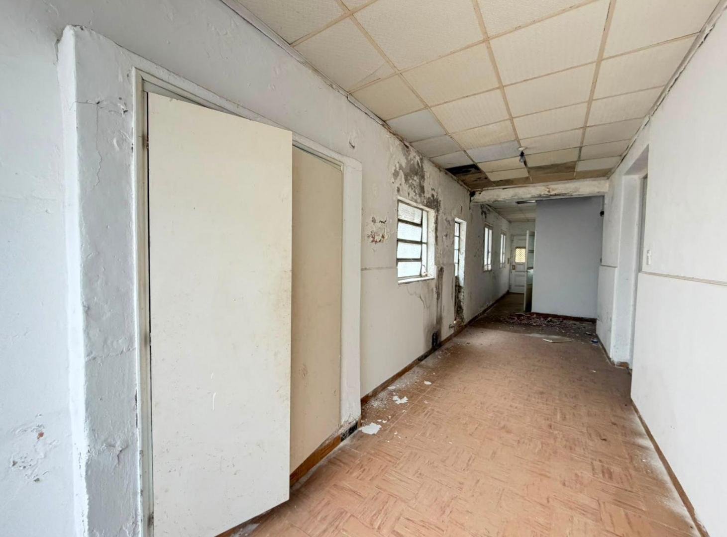 Foto de REMAX/ VENDE/ CASA CENTRICA/A RECICLAR, imagen 3