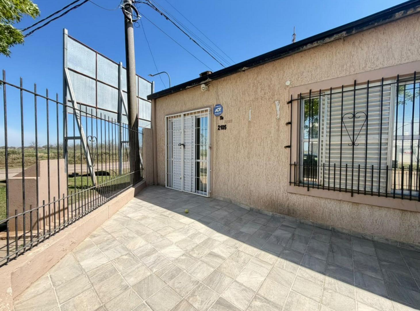 Foto de REMAX/ALQUILA/CASA/3DORM/COCHERA, imagen 1