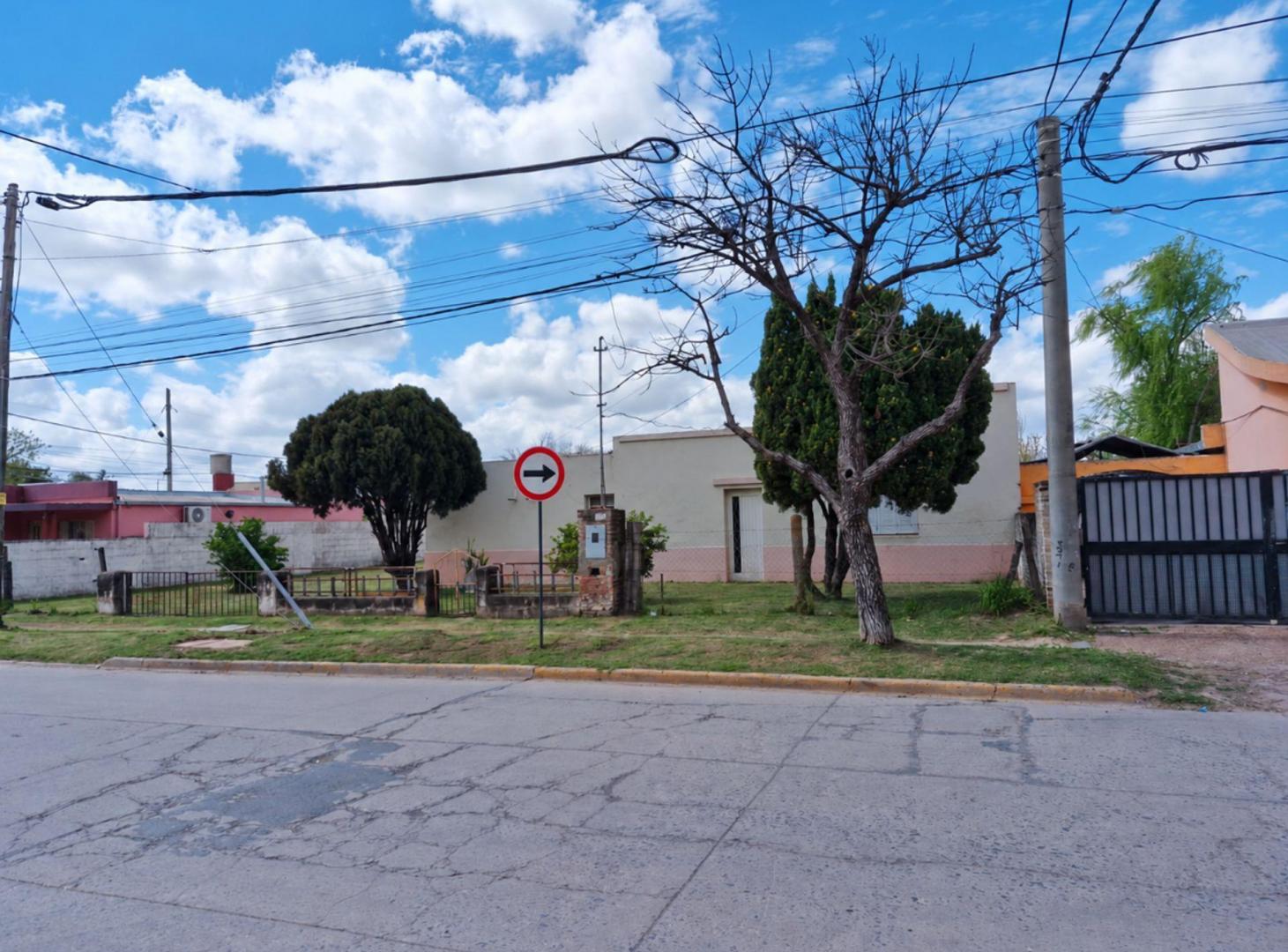 Foto de CASA/ A REFACCIONAR/ AV. ITALIA/ OPORTUNIDAD, imagen 1