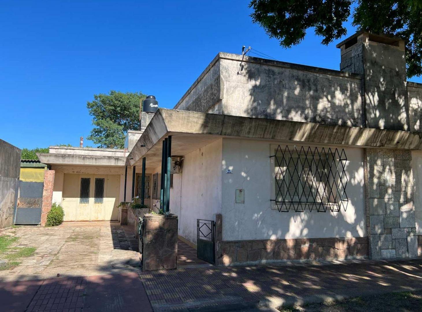 Foto de VENTA/CASA UBICACIÓN CENTRICA/LEHMANN, imagen 2