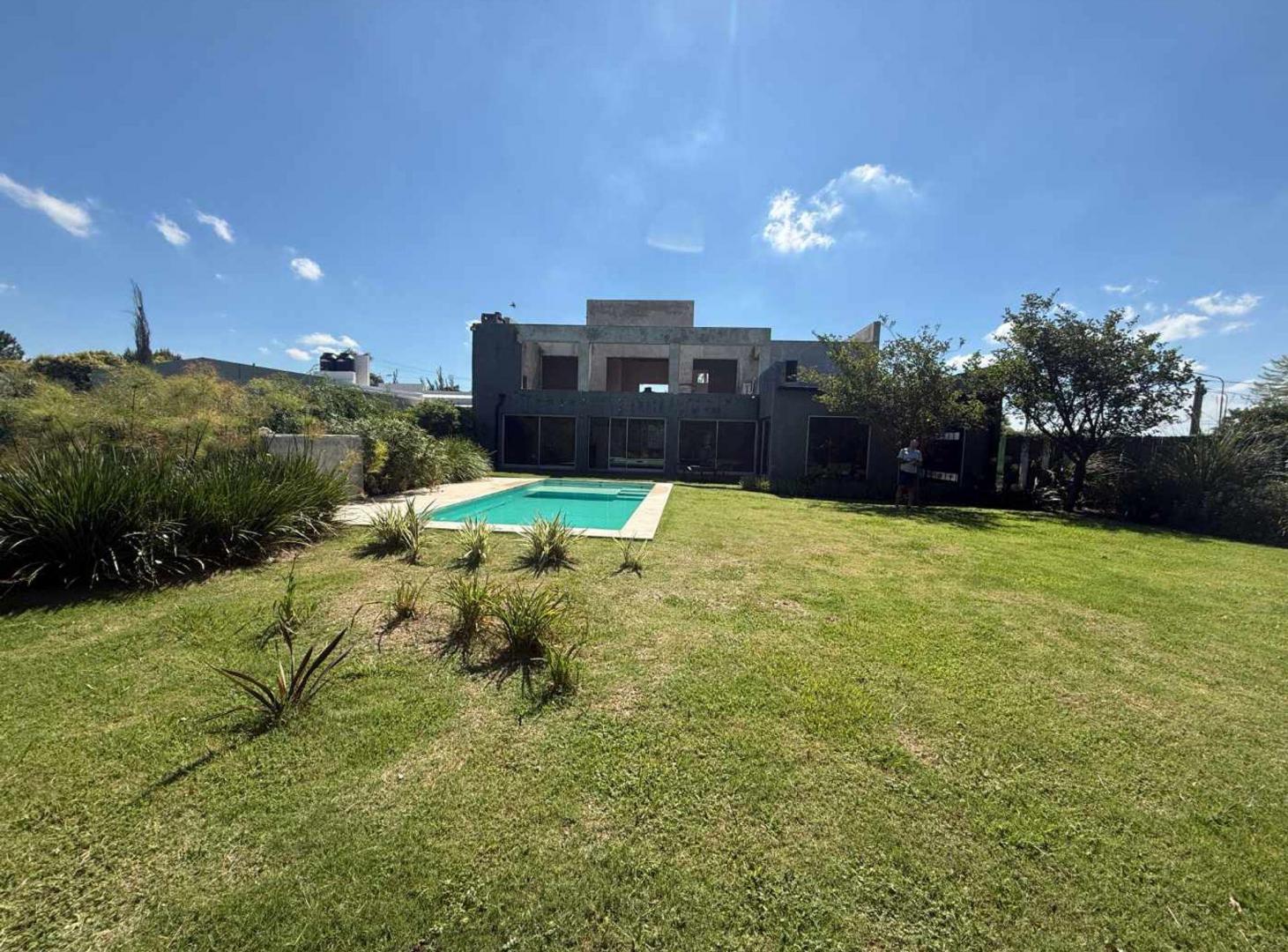 Foto de VENTA/CASA EN CONSTRUCCIÓN/PILETA/B° V. LOS ALAMOS, imagen 2