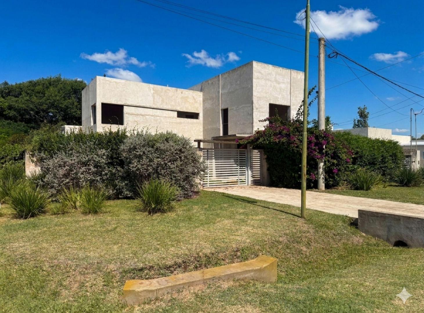 Foto de VENTA/CASA EN CONSTRUCCIÓN/PILETA/B° V. LOS ALAMOS, imagen 1