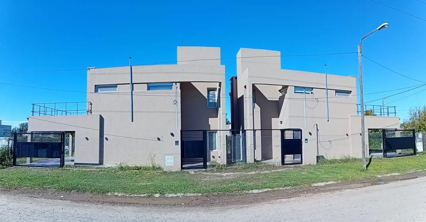 Casa 2 dormitorios en alquiler permanente - Roldán 3