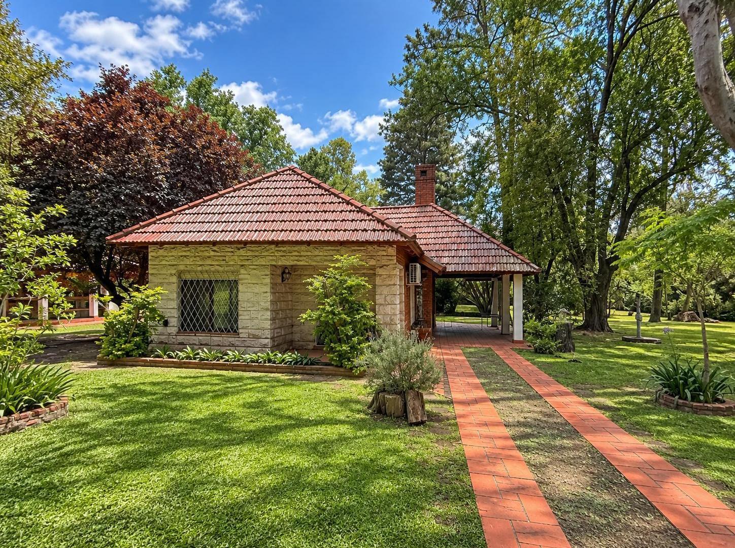 Foto de VENTA - Casa en Funes, imagen 1