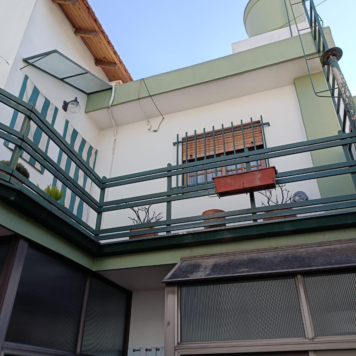 Excelente Chalet 4 Amb. con Cochera Garage y Patio 2