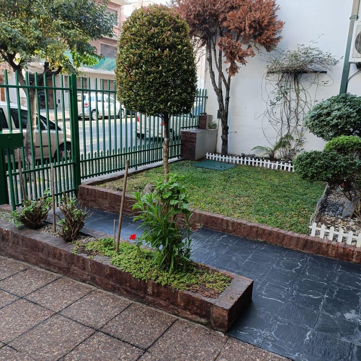 Excelente Chalet 4 Amb. con Cochera Garage y Patio 1