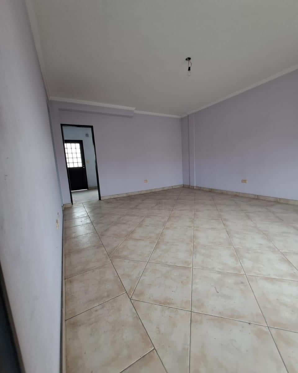 TRIPLEX 4 AMB 3 BAÑOS GARAJE - PATIO - TERRAZAS - 3 BAÑOS