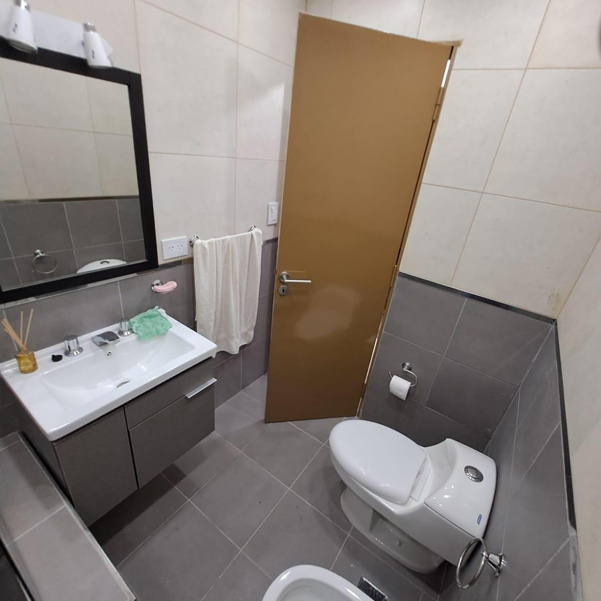 Casa en Planta Baja 4 Amb - 2 Baños Garaje - Parque Piscina y Quincho - Terraza 2