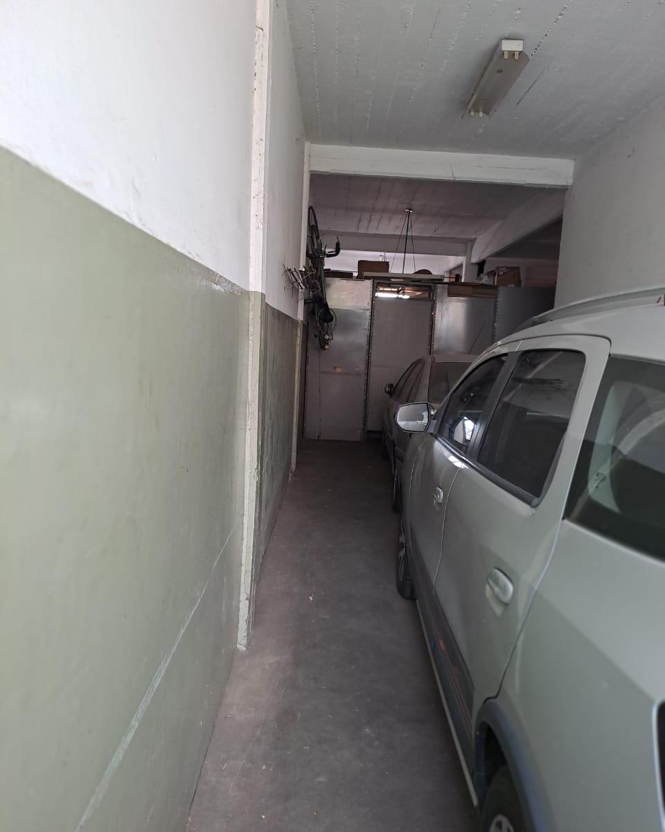 Local con Galpon en PH con Patio y Entrada Camion 4
