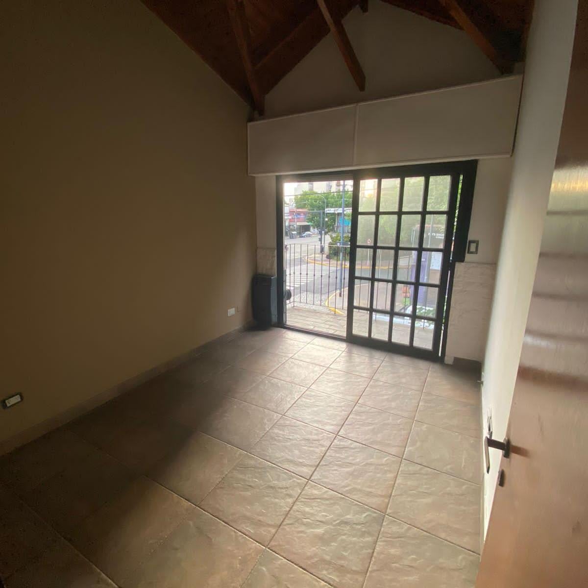 EN DUPLEX 3 AMB AL FRENTE CON ENTRADA INDEPENDIENTE - TERRAZA CON PARRILLA