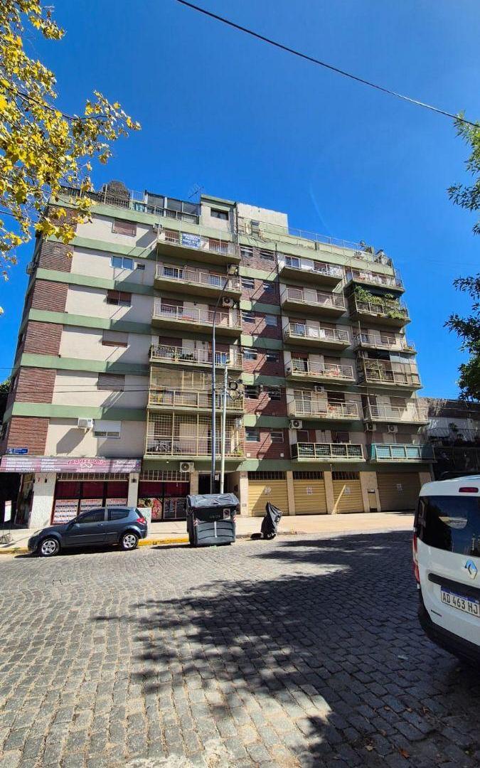 3 AMBIENTES AL FRENTE CON BALCON