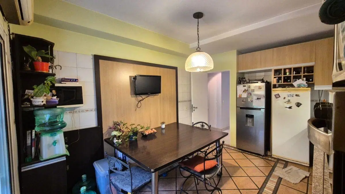 HERMOSO TRIPLEX 5 AMB ( 1 DORM EN PTA BAJA) 2 BAÑOS FONDO LIBRE - 3 COCHERAS 2
