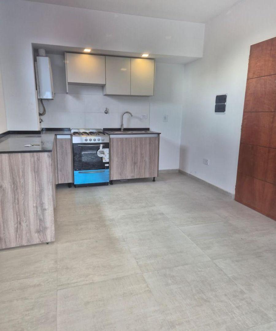 Foto de 3 AMB AL FRENTE CON BALCON - SUITE y BAÑO COMPLETO - CONEXION, imagen 4