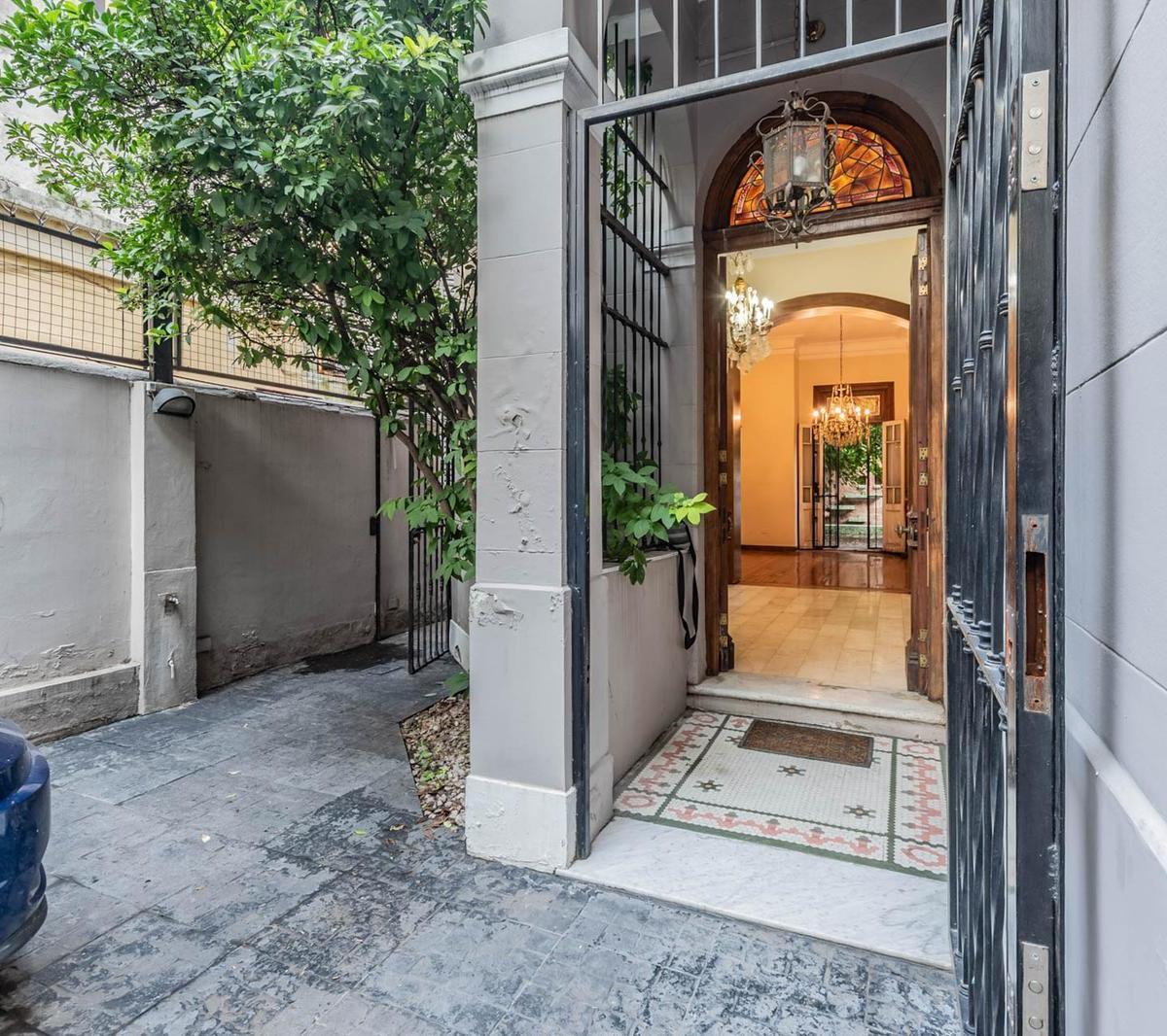 Casa en Villa Urquiza. Una Joya Arquitectónica Que Conserva El Encanto y La Elegancia de Su Época 4