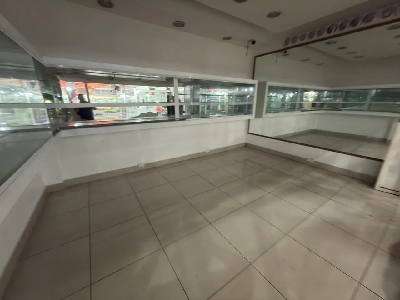 VENTA LOCAL COMERCIAL EN GALERÍA PATAGONIA 3