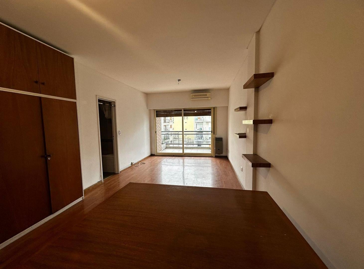 SALGUERO PROPIEDADES ALQUILA MONOAMBIENTE CON BALCÓN EN RECOLETA