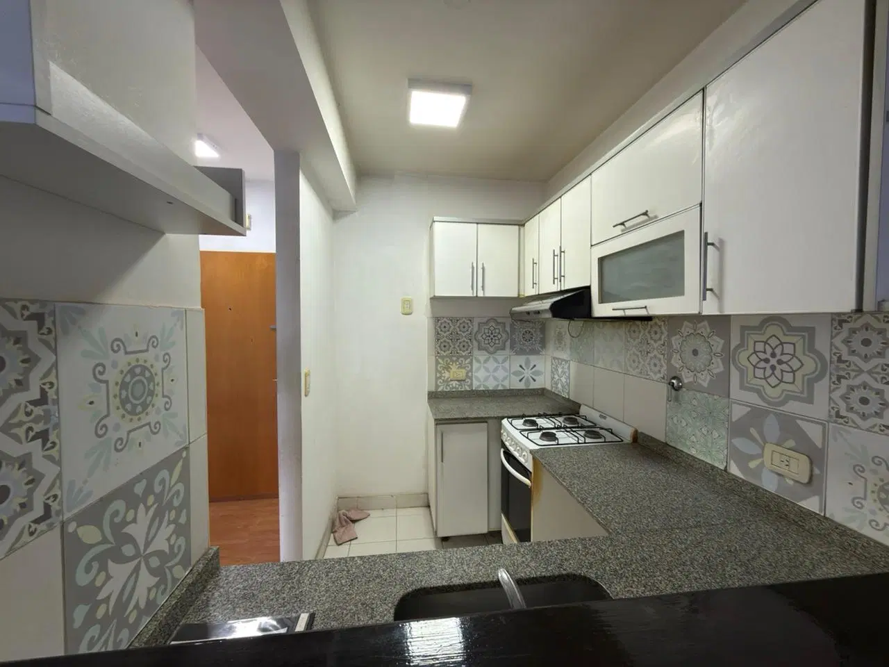 SALGUERO PROPIEDADES ALQUILA DEPARTAMENTO DE 2 AMBIENTES CON BALCÓN EN ALMAGRO 3