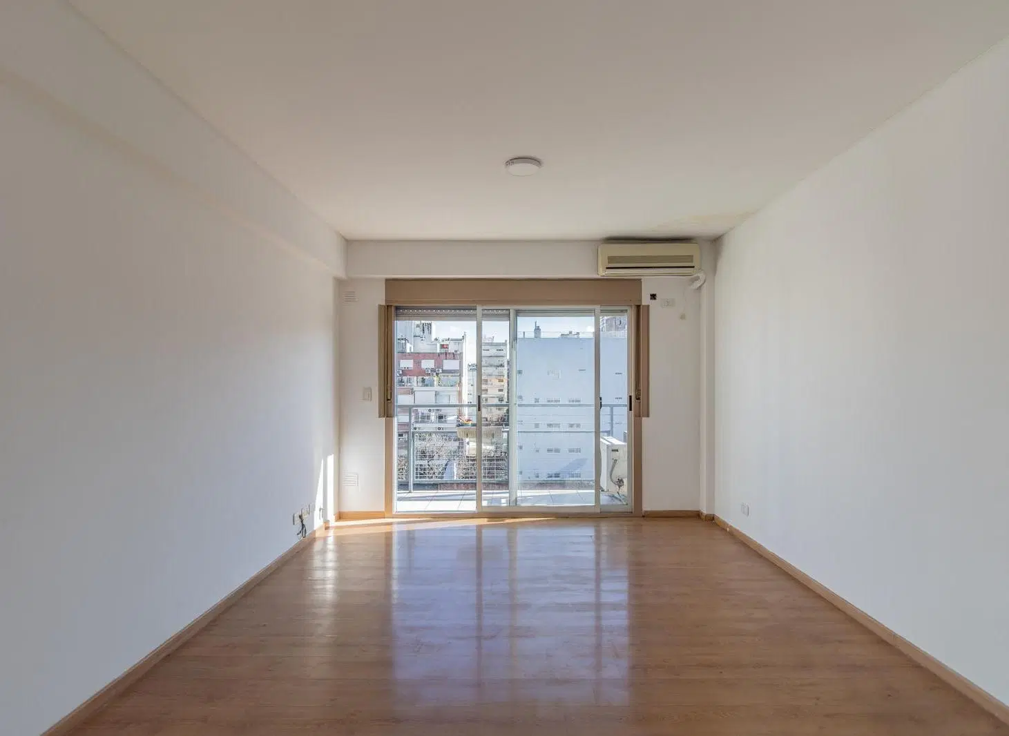 Departamento de 2 ambientes piso alto con mucha luz, impecbale estado 2