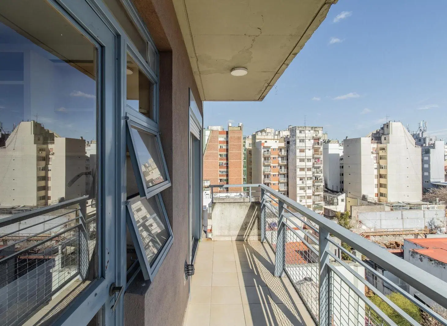 Departamento de 2 ambientes piso alto con mucha luz, impecbale estado 4